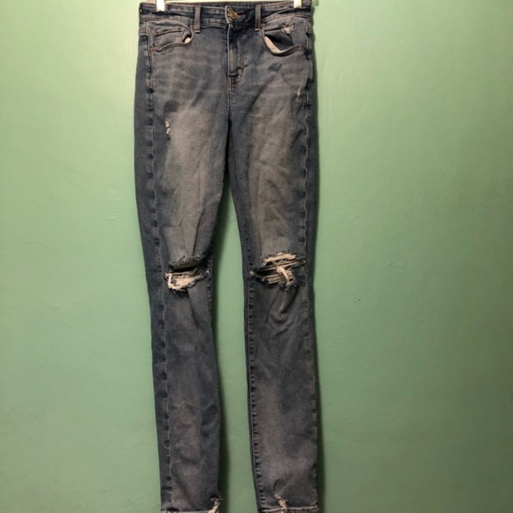 American Eagle size 2 super stretch Skinnys distressed